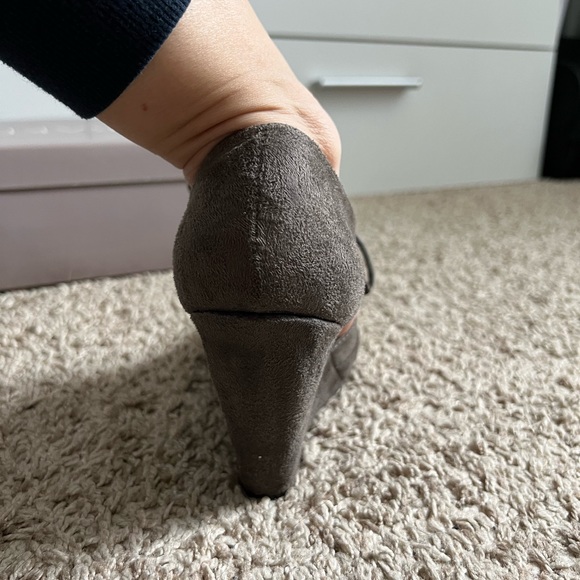 Grey suede wedge heels by Bakers - Picture 2 of 16